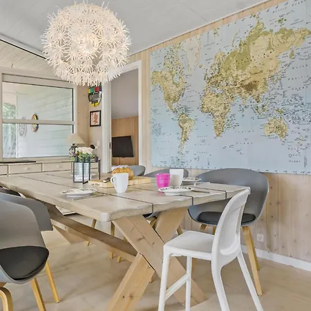3 Bedroom In Holiday home